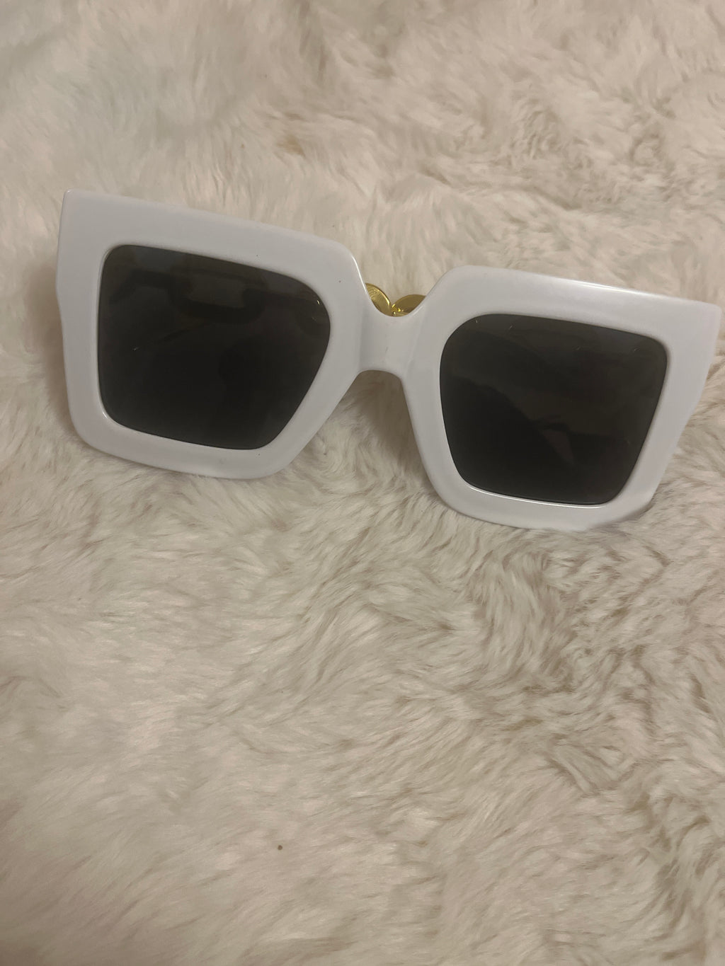 White oversized square fashion sunglasses